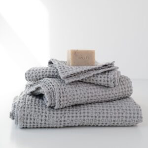 Honeycomb Waffle Bath Towel_soft _voluminous_ highly absorbent_Handmade_OEKO-TEX® and EUROPEAN FLAX® certified linen fabric